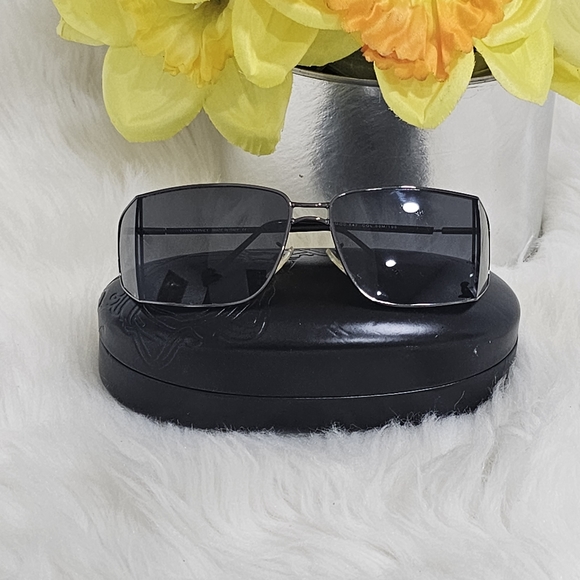 Versace Other - Versace Gianni men sunglasses black